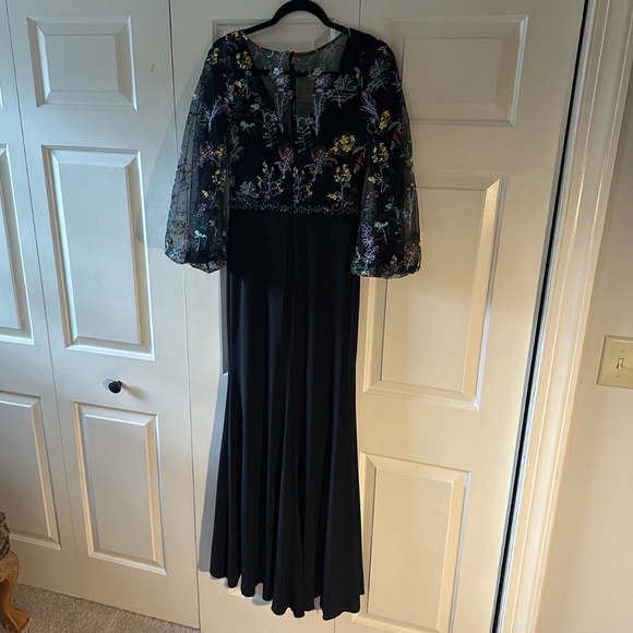 Mac Duggal Embroidered Mesh Puff Long Sleeve Column Gown - Size 4 - Picture 9 of 9